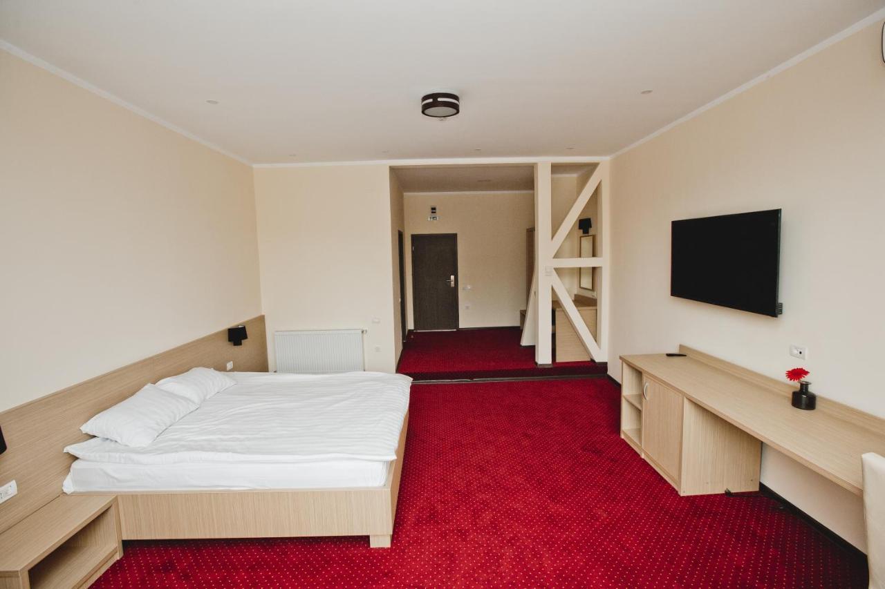 Evergreen Hotel